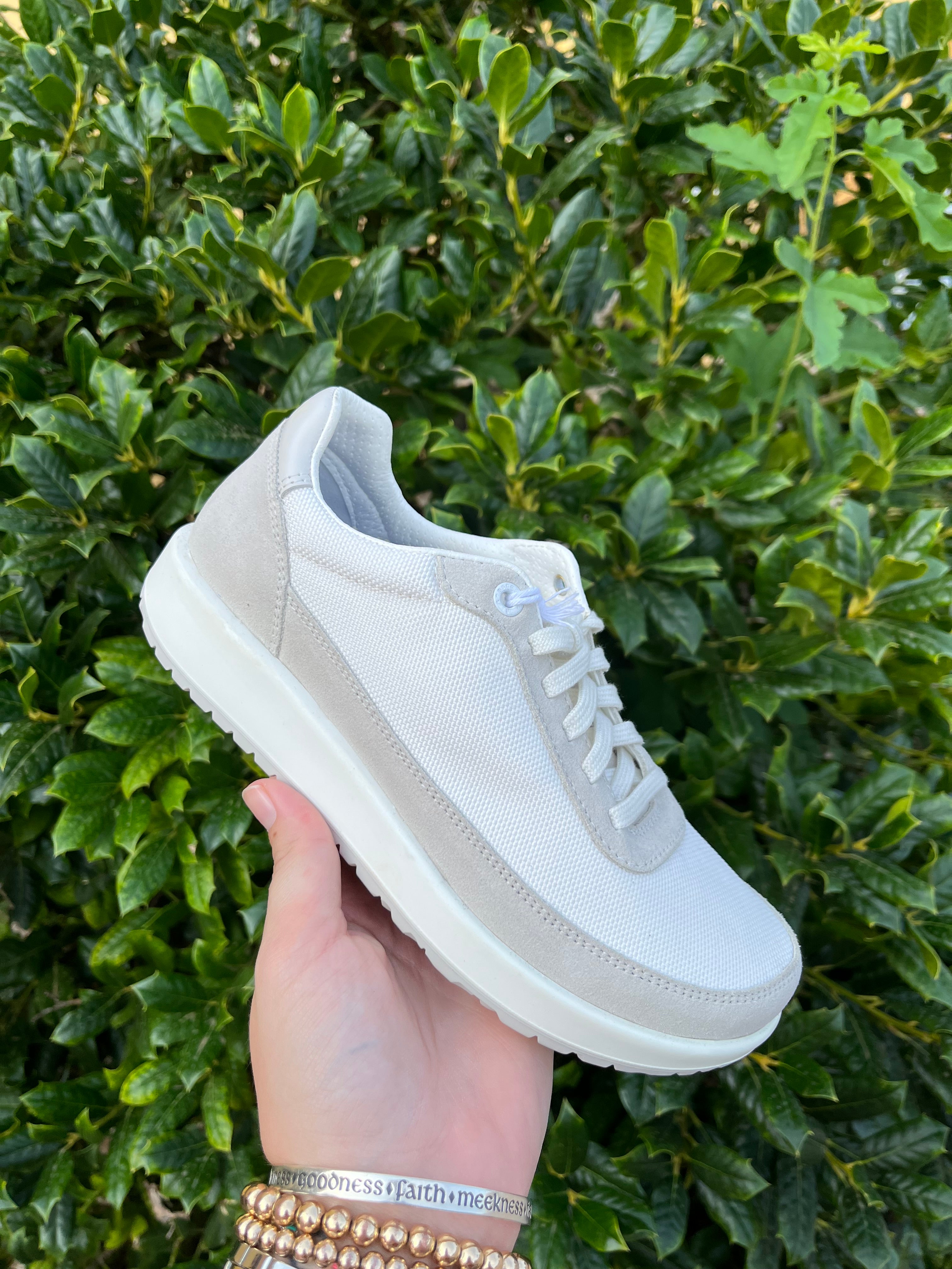 Honnef City - Antique White