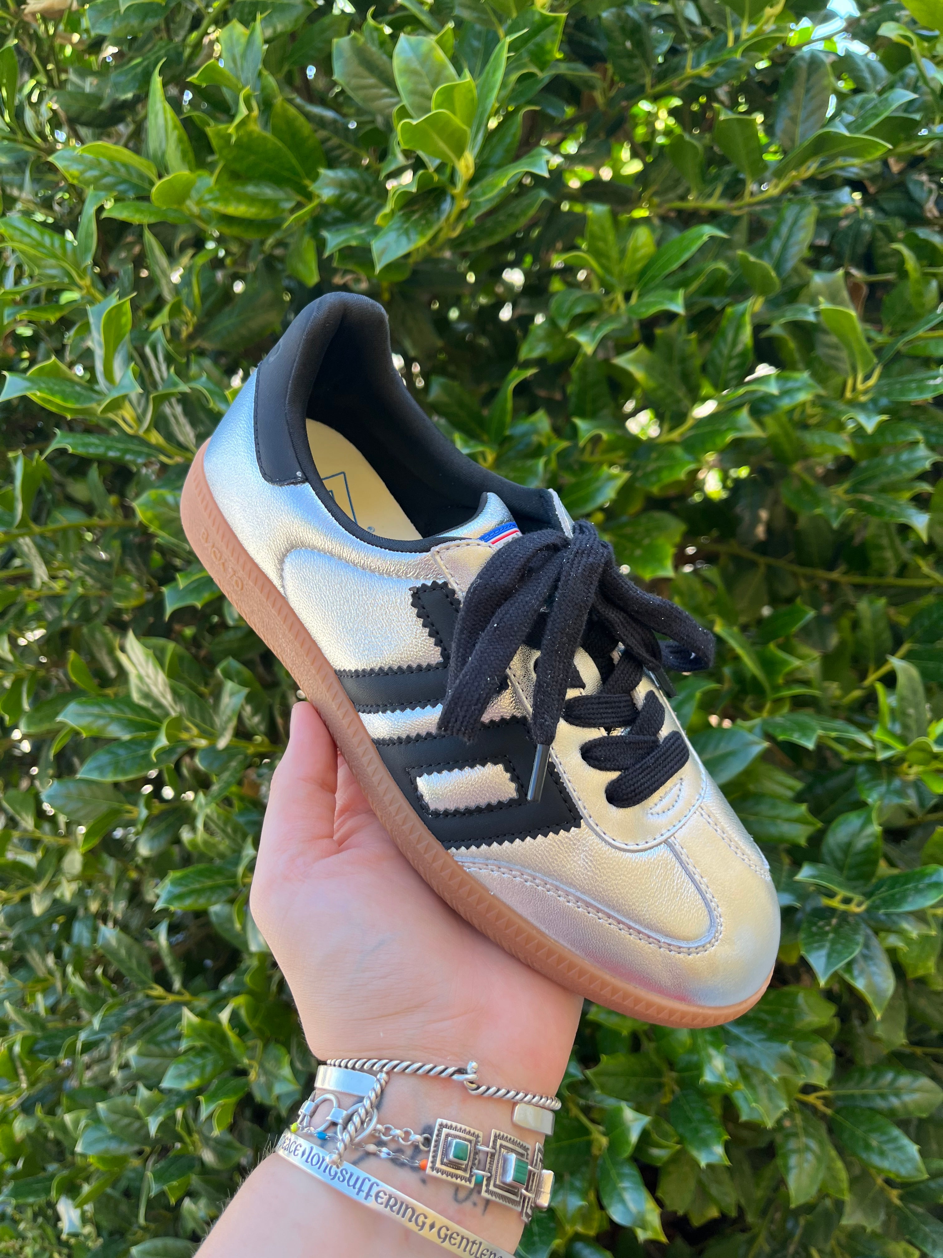 Back 70 - Cloud NM - Silver/Black