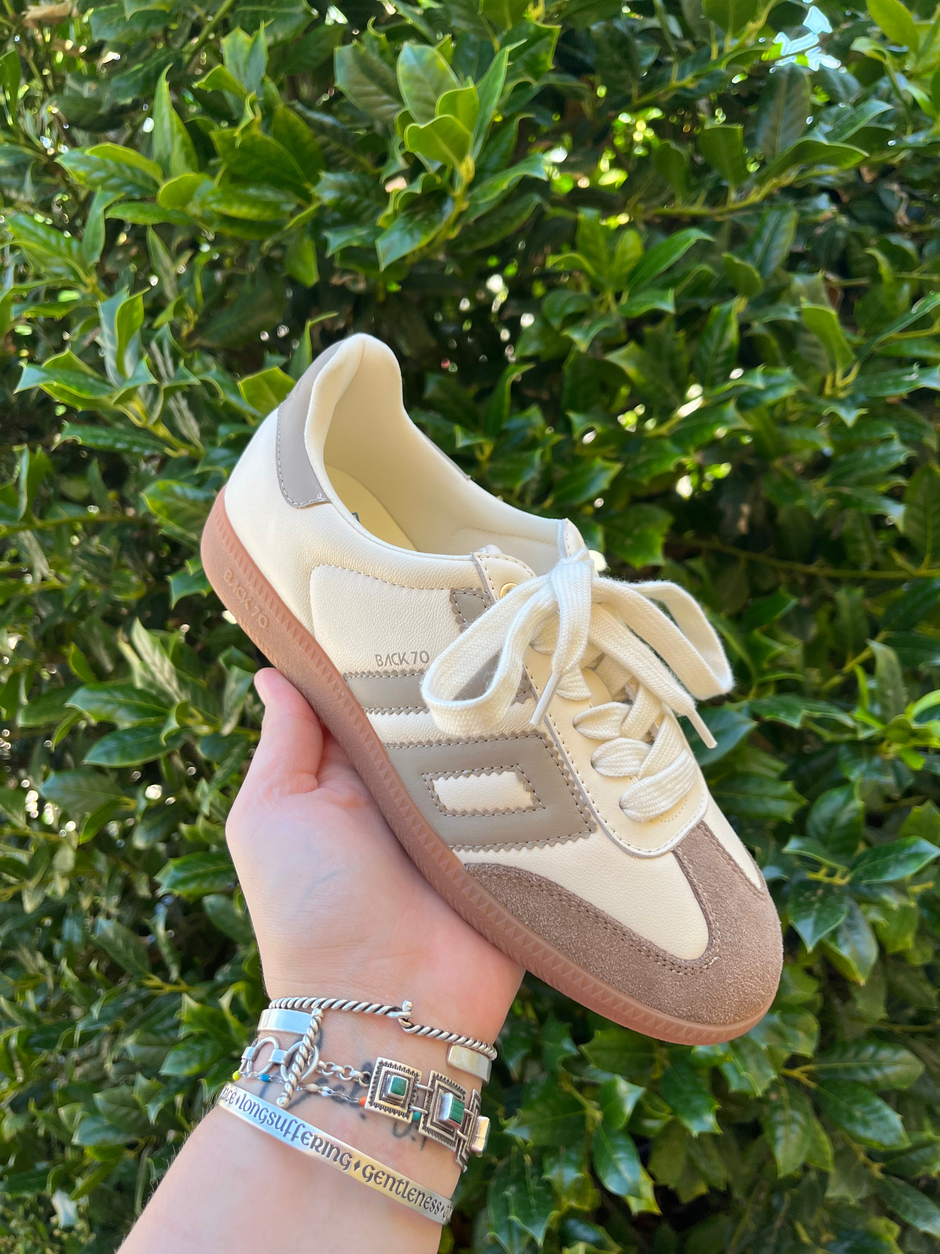 Back 70 - Cloud NM - Milk Taupe