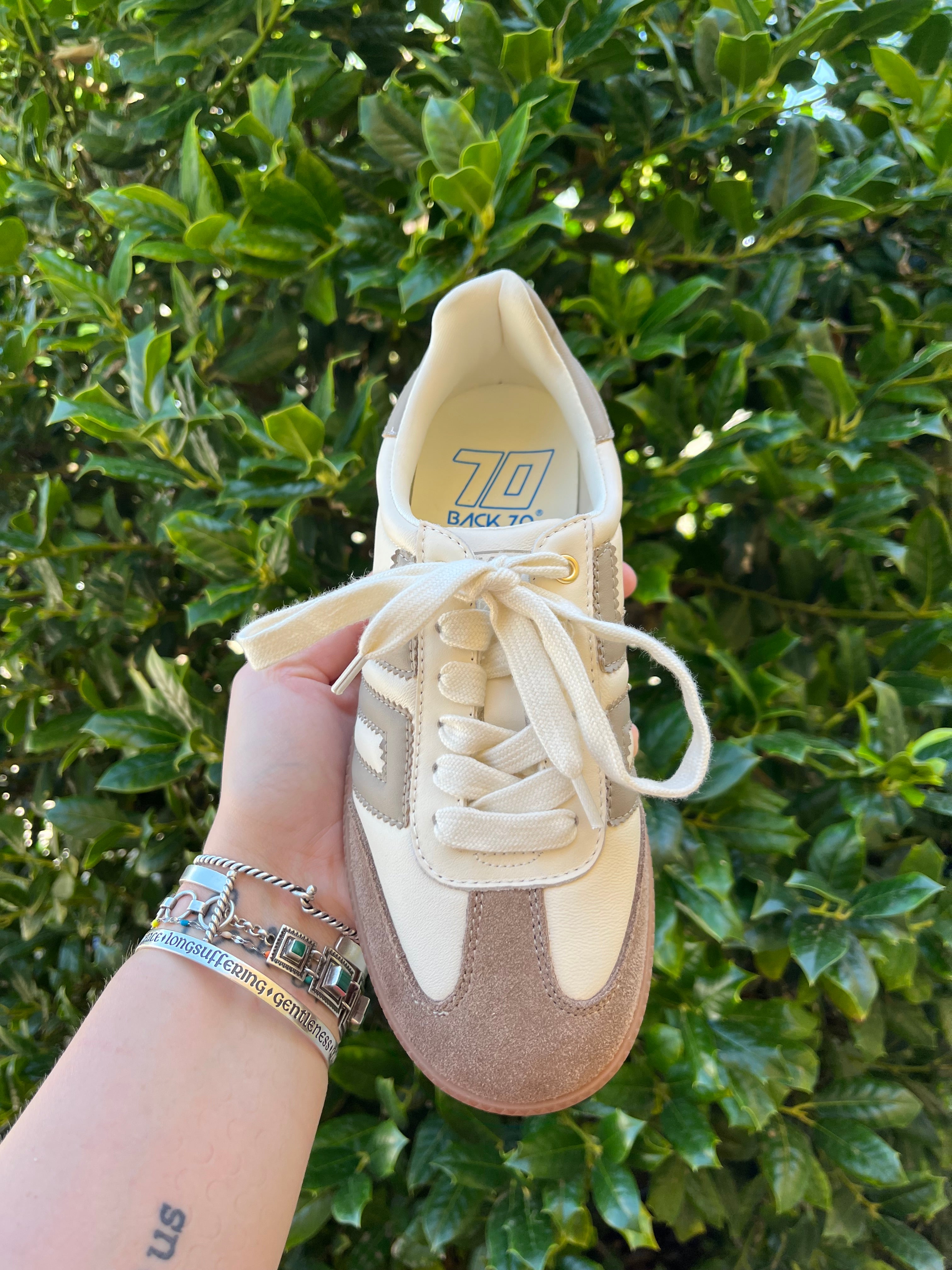 Back 70 - Cloud NM - Milk Taupe