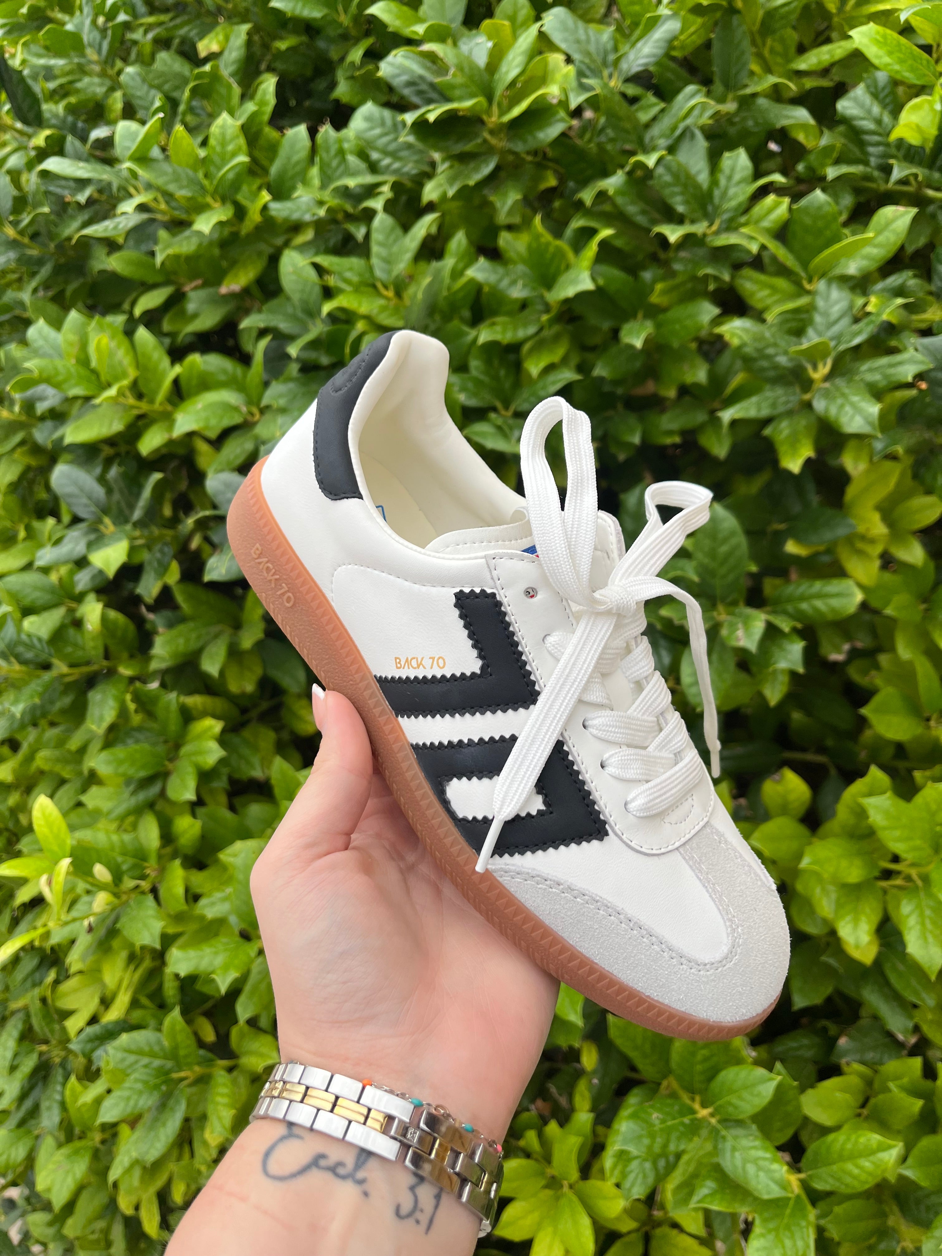 Back 70 - Cloud - Black/White