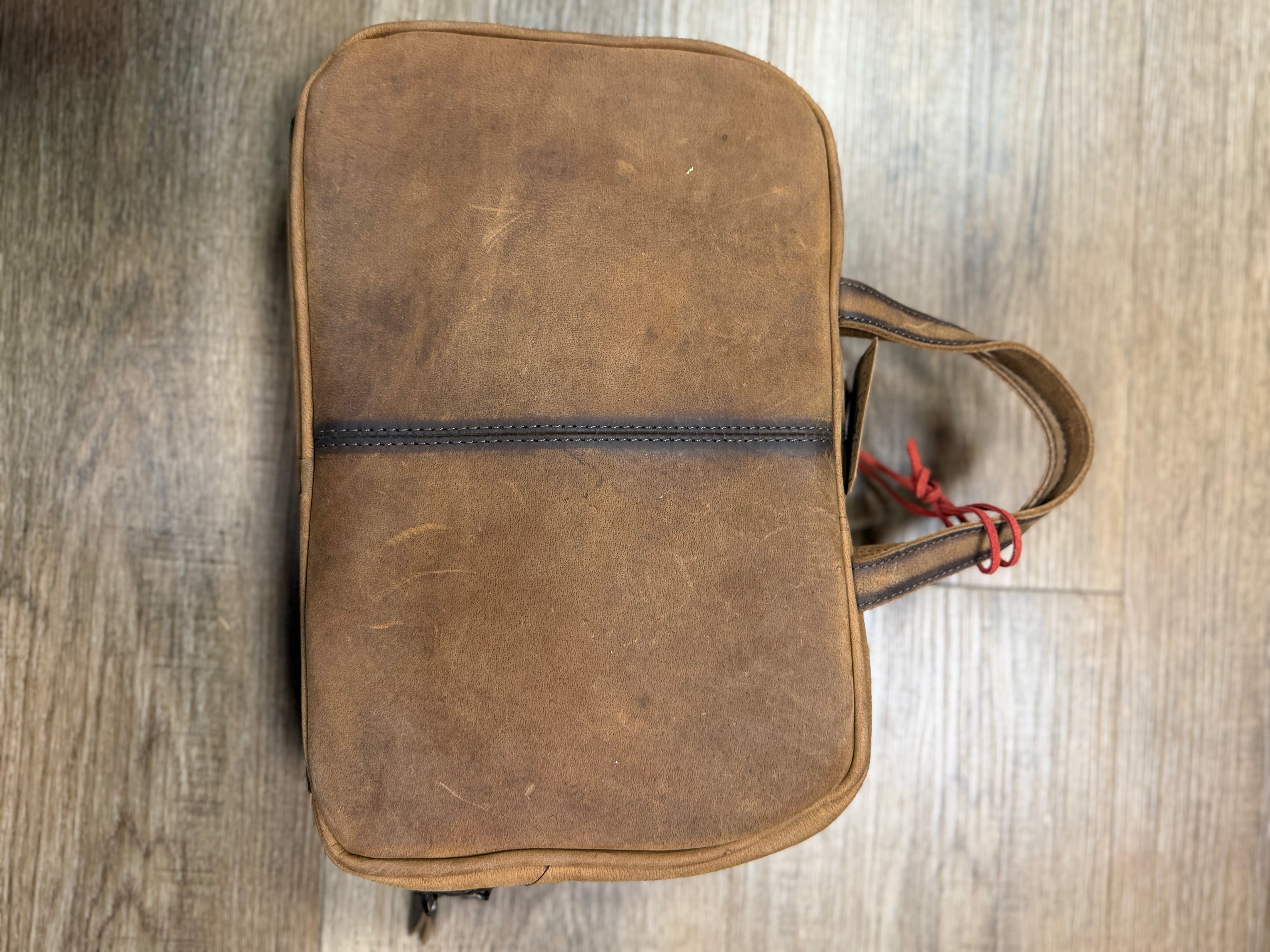 COWHIDE TOILETRY BAG