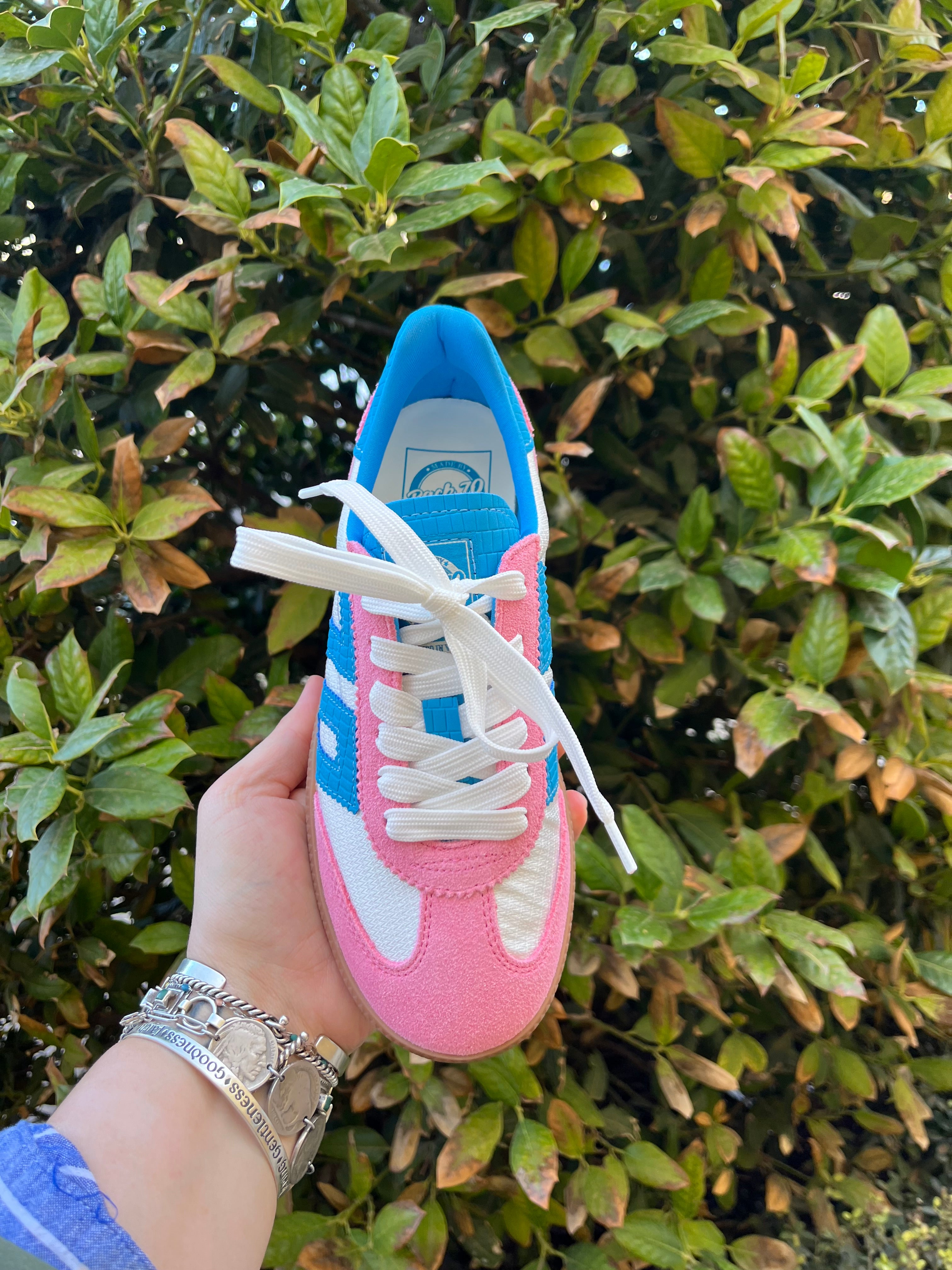 Back 70 - Ghost C26 - White/Pink/Turquoise