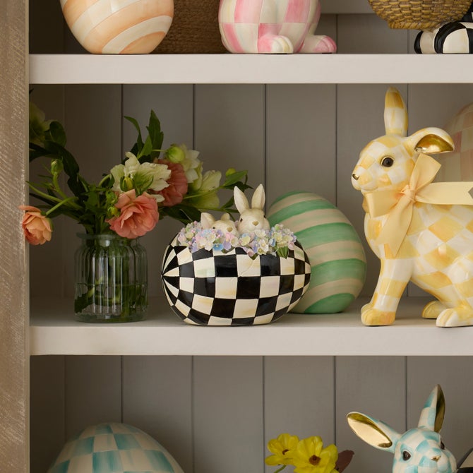 Courtly Peekaboo Egg