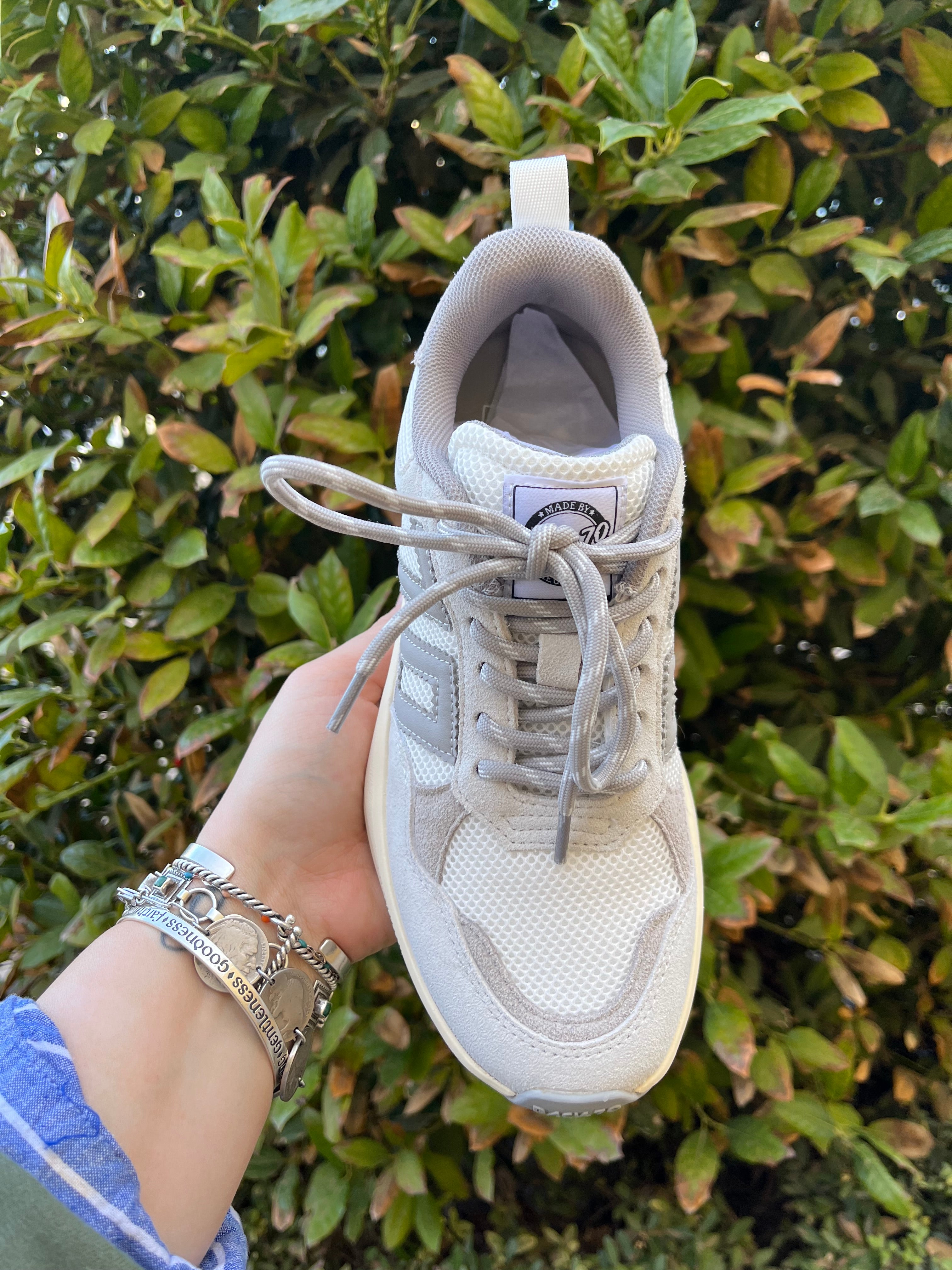 Back 70 - Lightning - Ice Light Grey