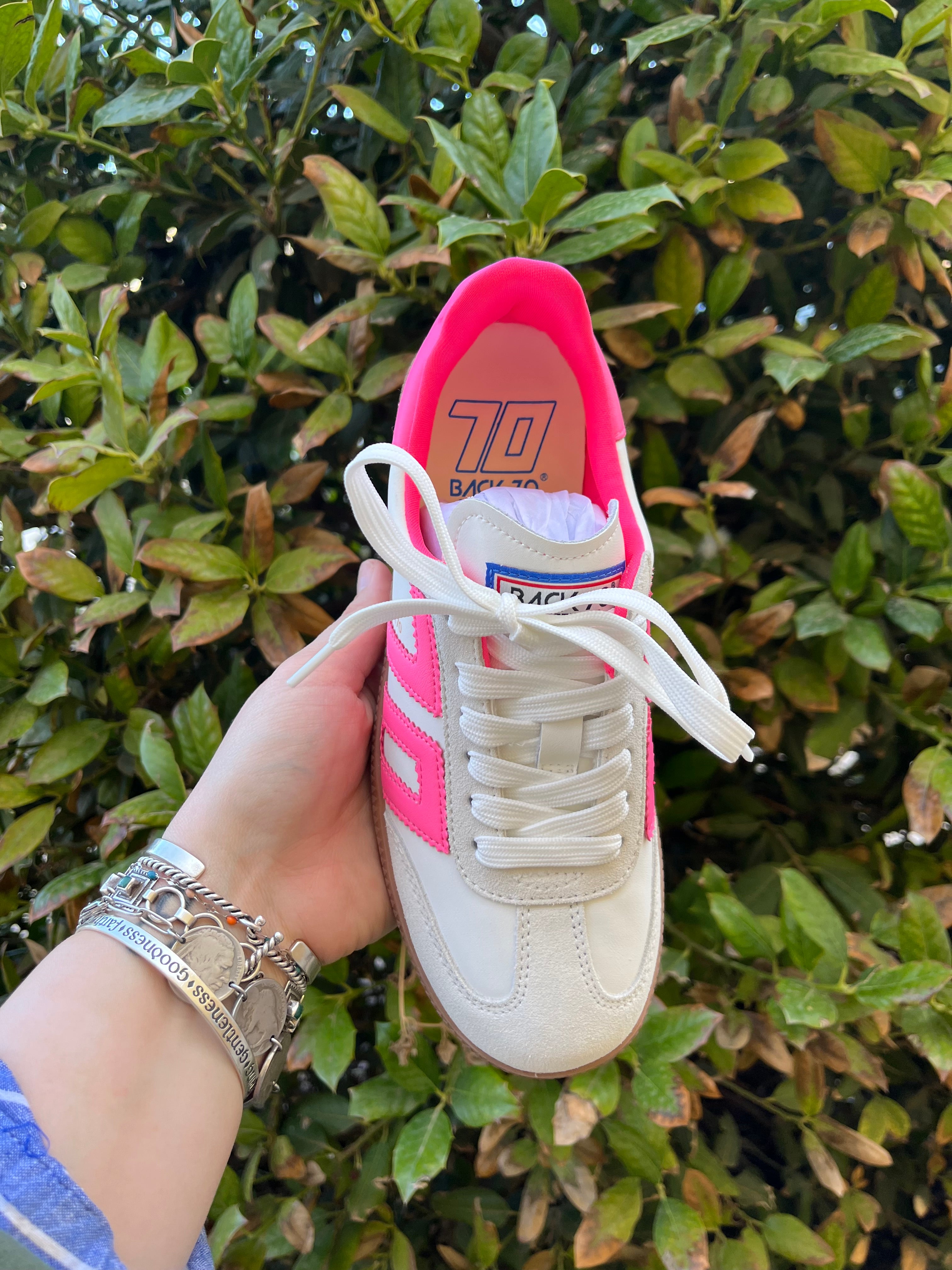 Back 70 - Cloud 2505 - Fluorescent Pink