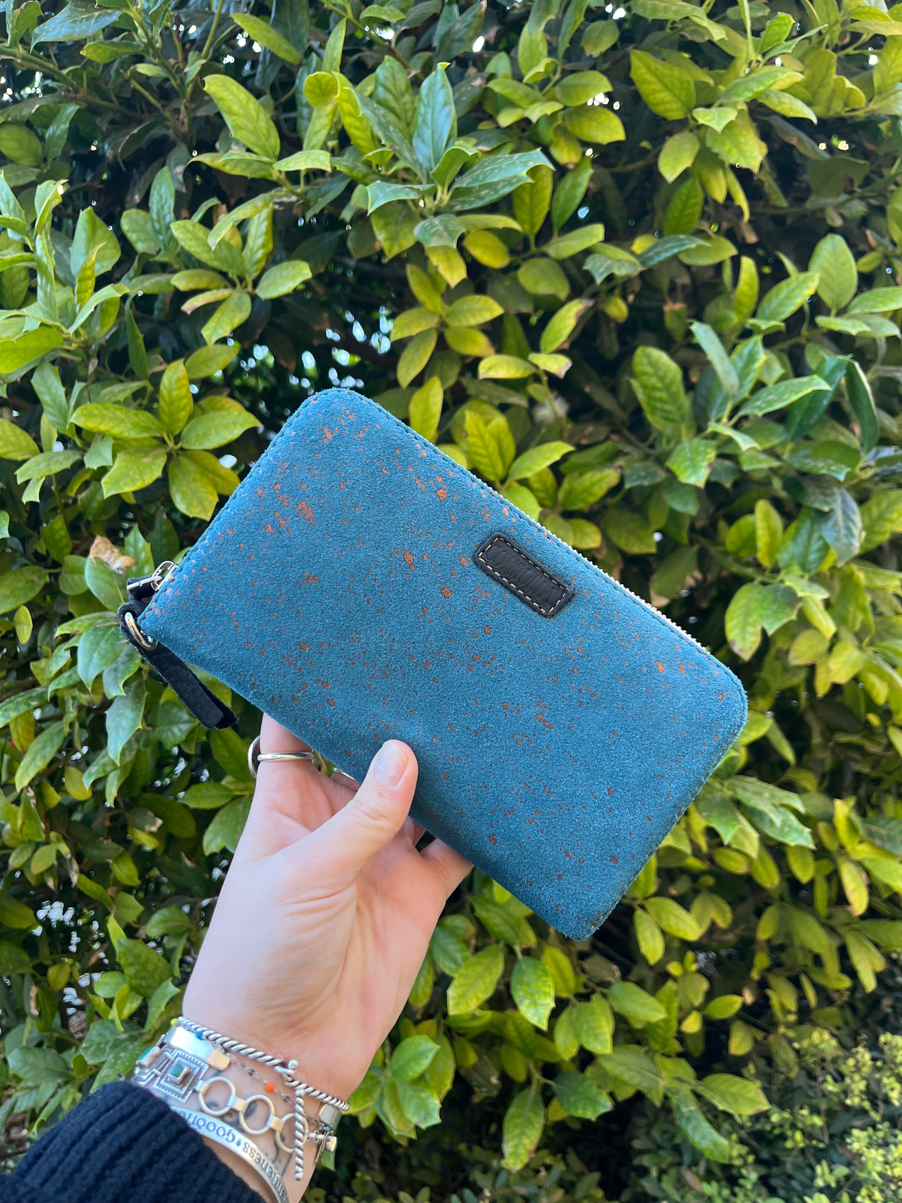 Essential Wallet, Nilo