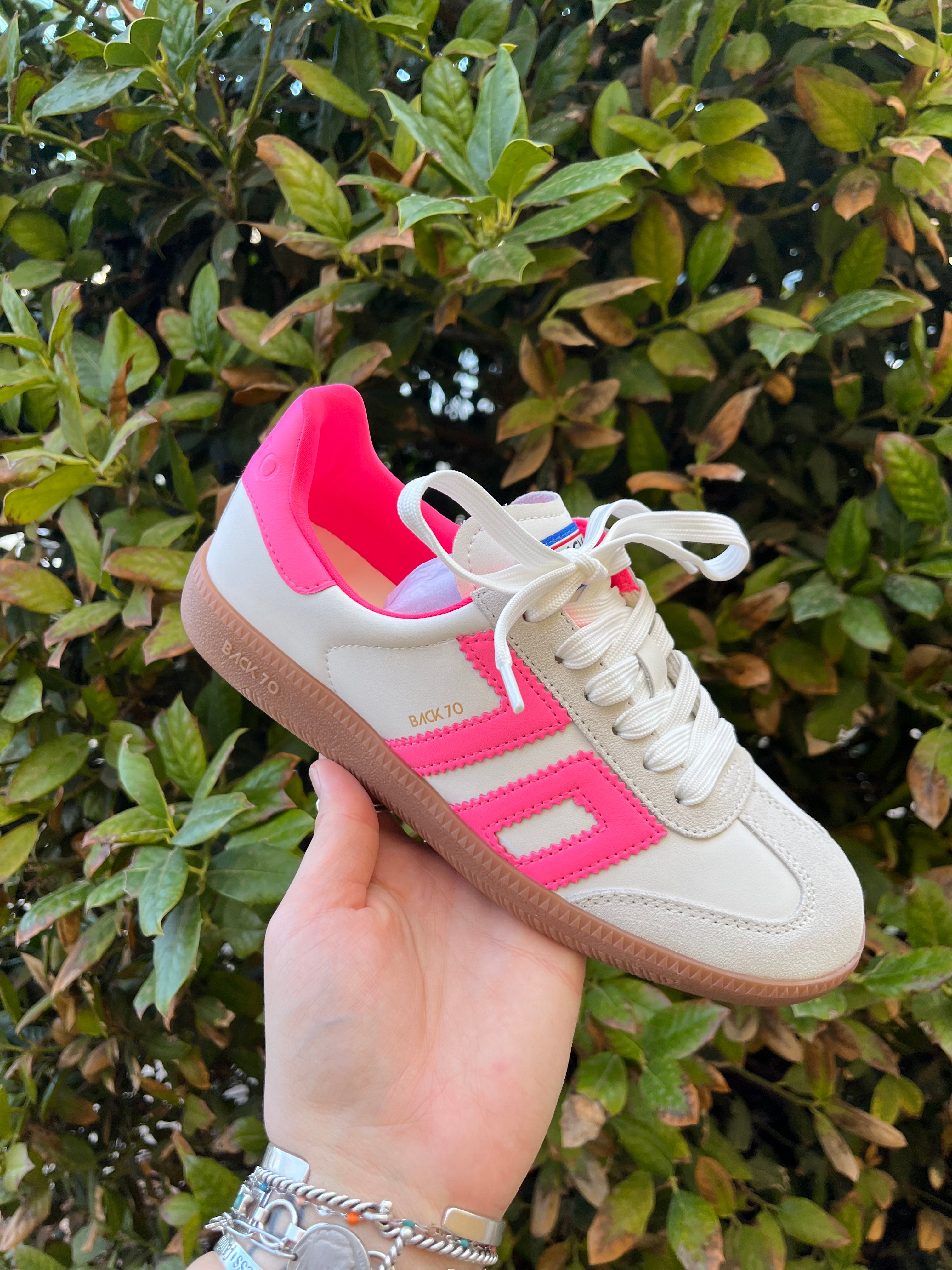 Back 70 - Cloud 2505 - Fluorescent Pink