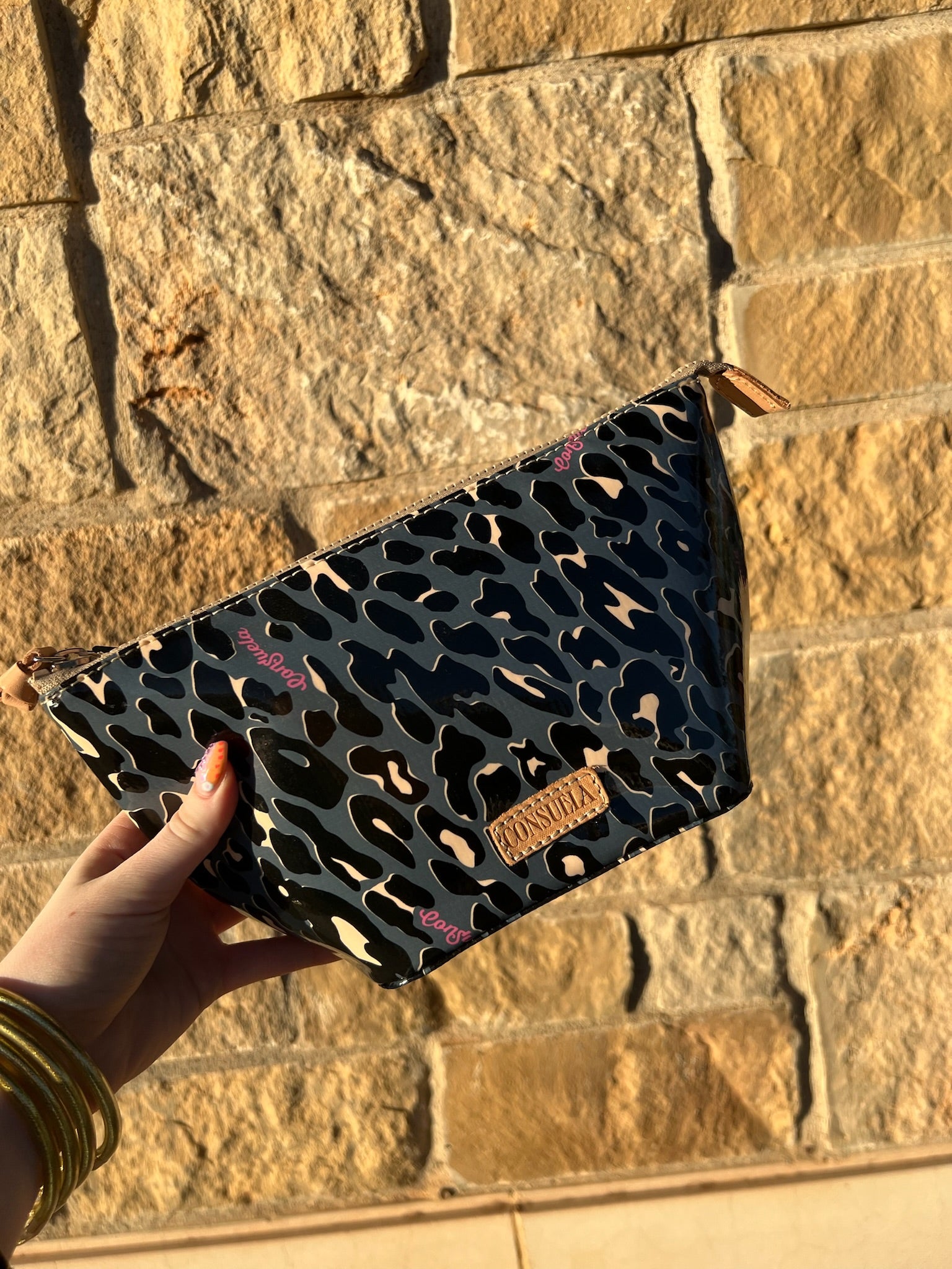 Large Tool Kit, Danni