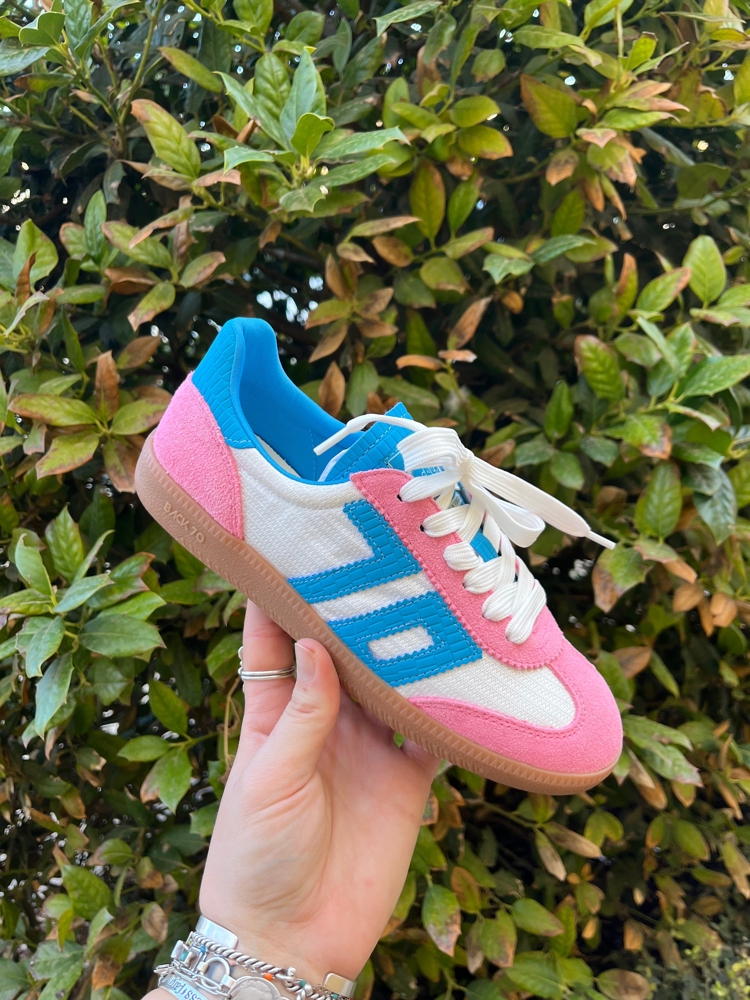 Back 70 - Ghost C26 - White/Pink/Turquoise