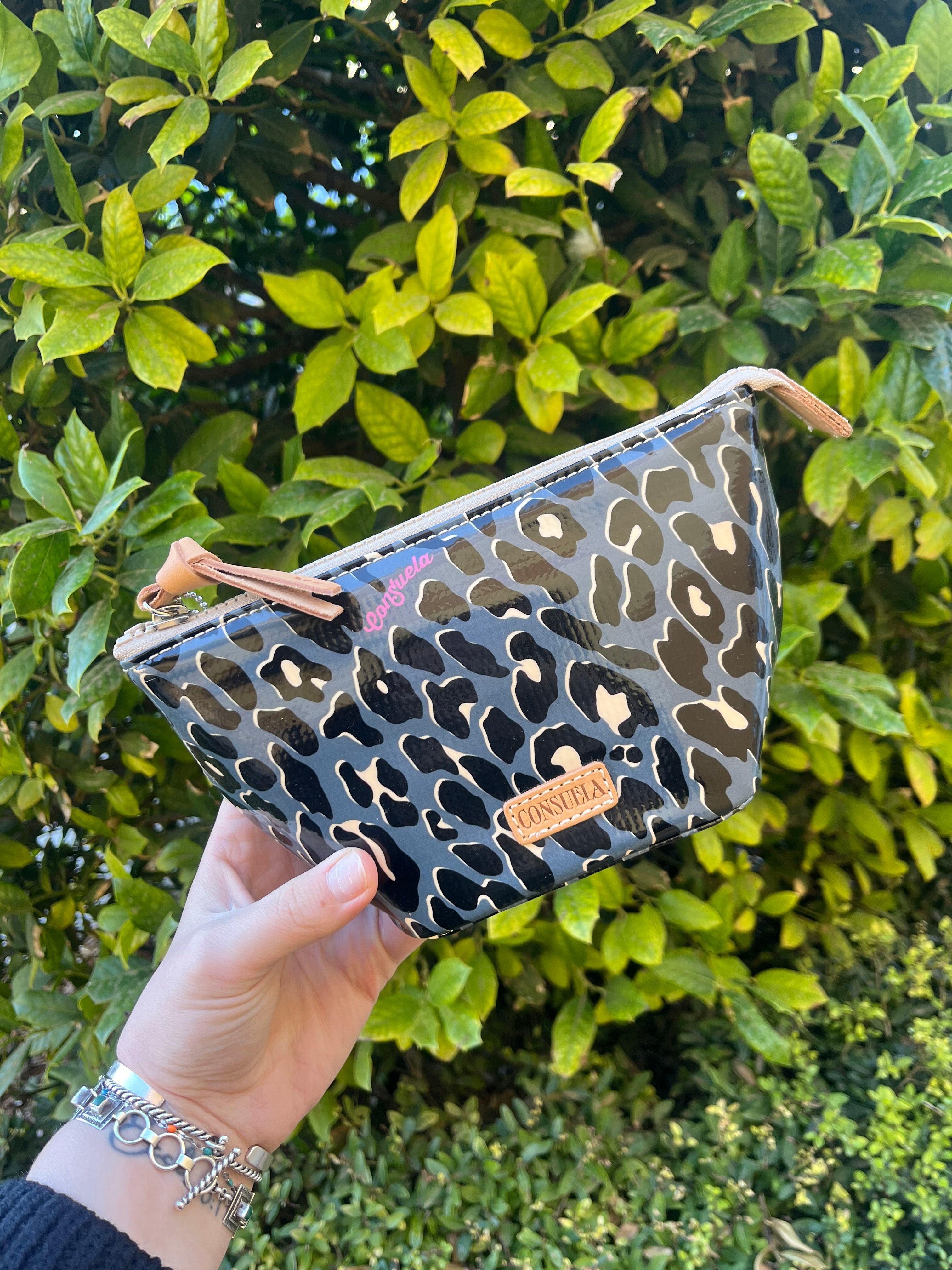 Medium Tool Kit, Danni