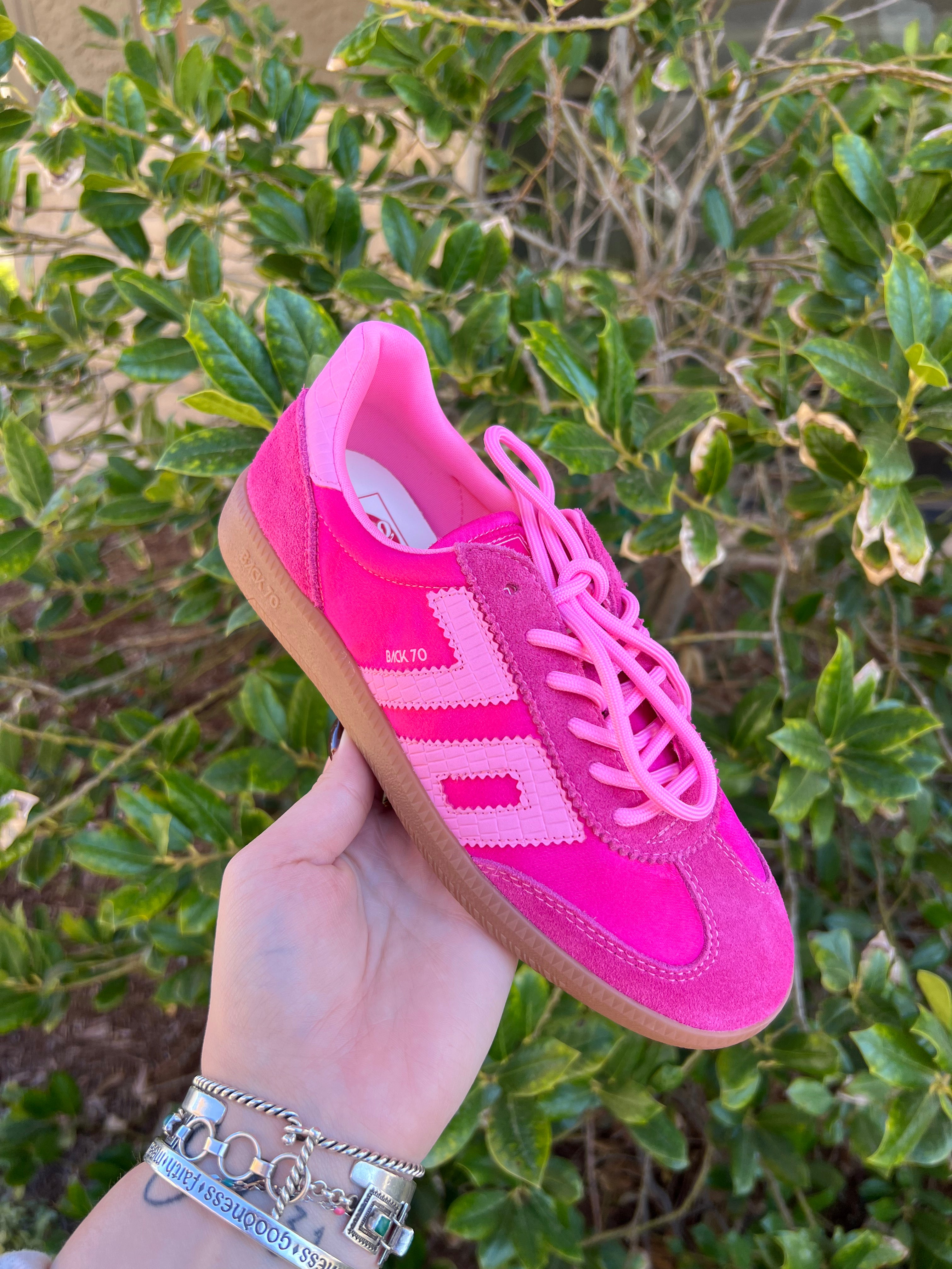 Back 70 - Ghost C26 - Fuxia