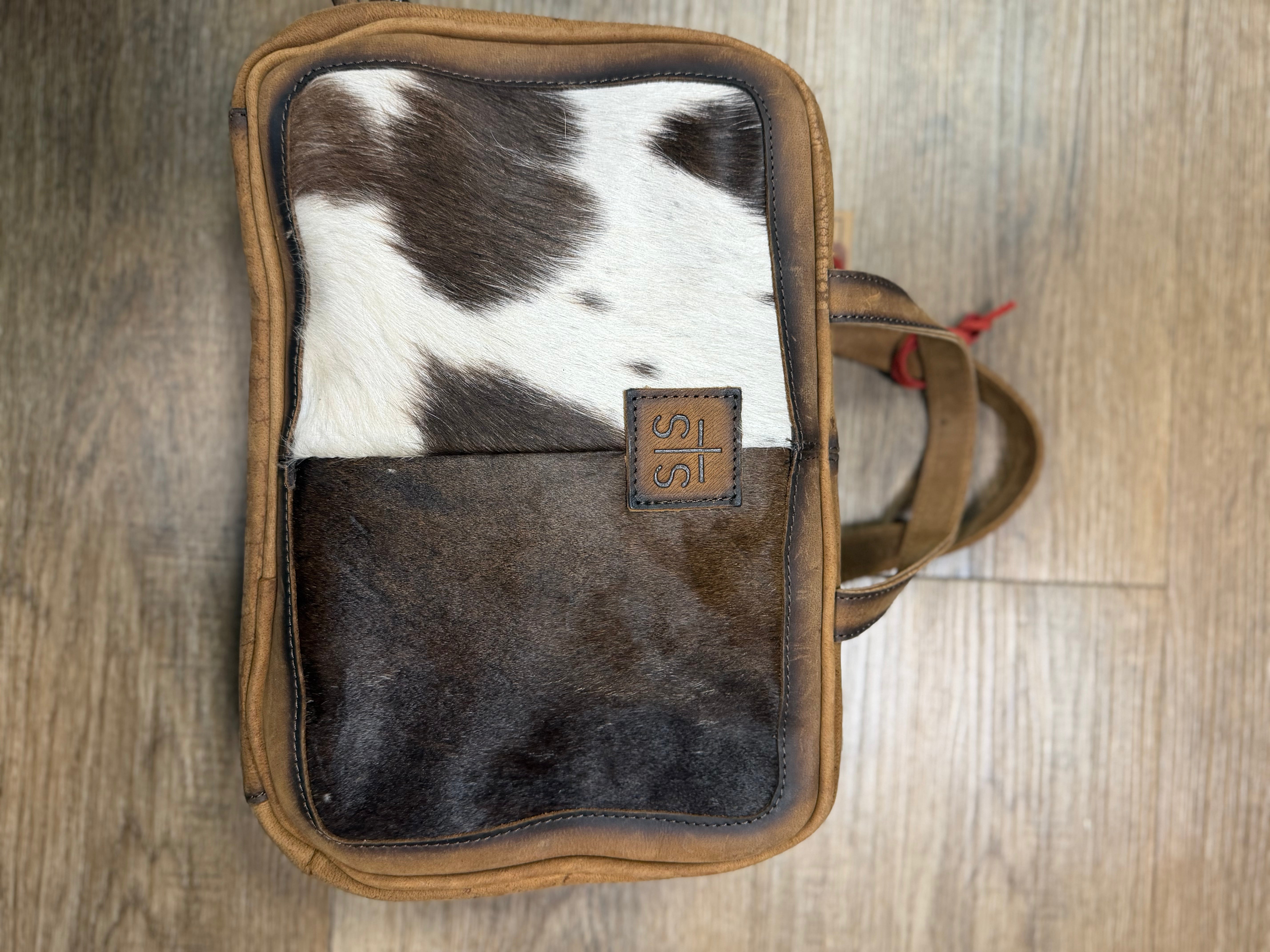 COWHIDE TOILETRY BAG